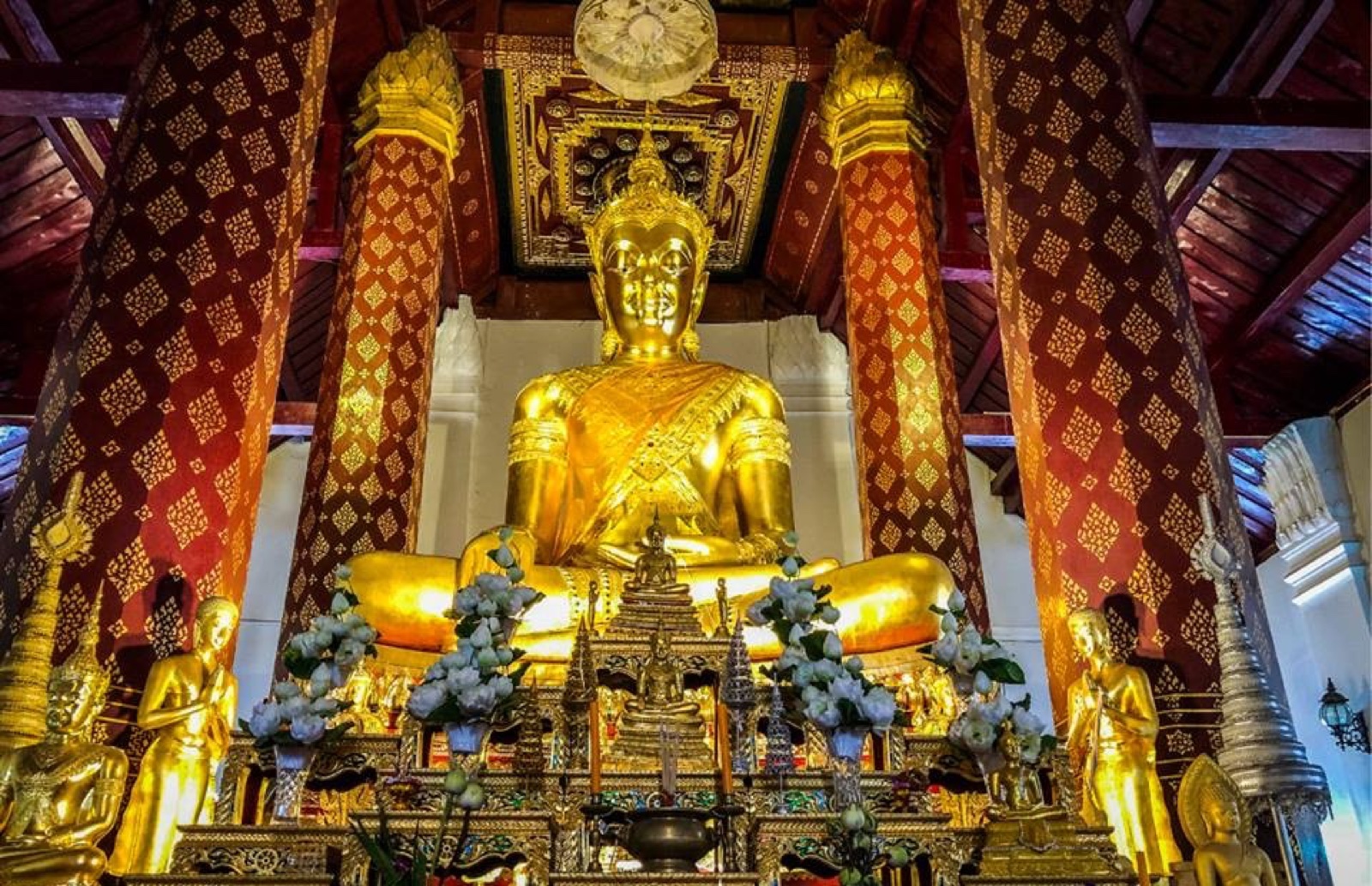 พระพุทธนิมิตวิชิตมาร ภายในพระอุโบสถวัดหน้าพระเมรุราชิการาม